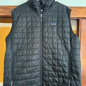 Men’s Patagonia slim black puffer vest